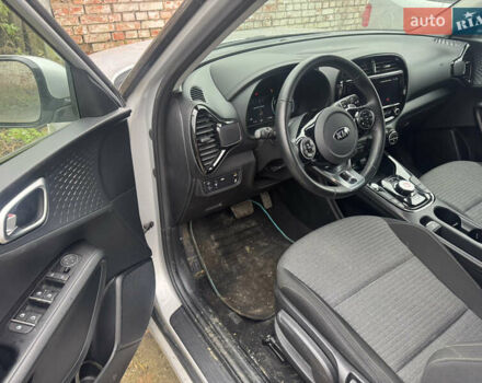 Сірий Кіа Soul EV, об'ємом двигуна 0 л та пробігом 113 тис. км за 13500 $, фото 5 на Automoto.ua