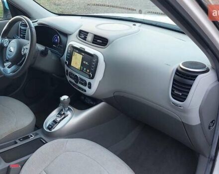 Синій Кіа Soul EV, об'ємом двигуна 0 л та пробігом 97 тис. км за 5250 $, фото 11 на Automoto.ua