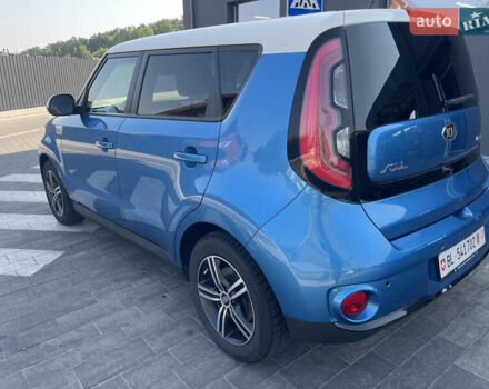 Киа Soul EV 2015 в Луцке на Automoto.ua Синий Киа Soul EV, объемом двигателя 0 л и пробегом 112 тыс. км за 11700 $, фото 15 на Automoto.ua