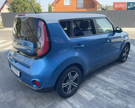 Киа Soul EV 2015 в Луцке на Automoto.ua Синий Киа Soul EV, объемом двигателя 0 л и пробегом 112 тыс. км за 11700 $, фото 17 на Automoto.ua