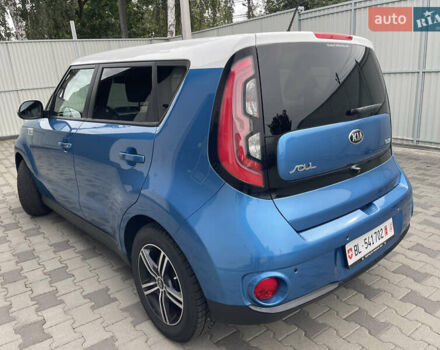 Киа Soul EV 2015 в Луцке на Automoto.ua Синий Киа Soul EV, объемом двигателя 0 л и пробегом 112 тыс. км за 11700 $, фото 1 на Automoto.ua