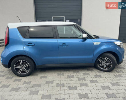 Киа Soul EV 2015 в Луцке на Automoto.ua Синий Киа Soul EV, объемом двигателя 0 л и пробегом 112 тыс. км за 11700 $, фото 4 на Automoto.ua