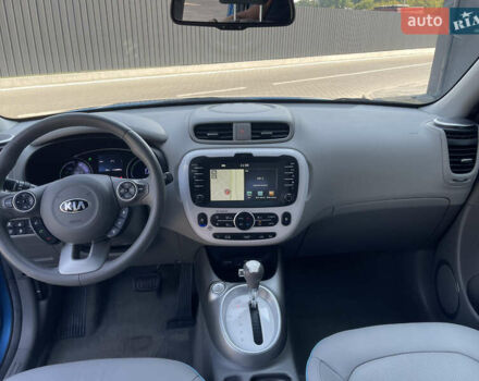 Киа Soul EV 2015 в Луцке на Automoto.ua Синий Киа Soul EV, объемом двигателя 0 л и пробегом 112 тыс. км за 11700 $, фото 7 на Automoto.ua