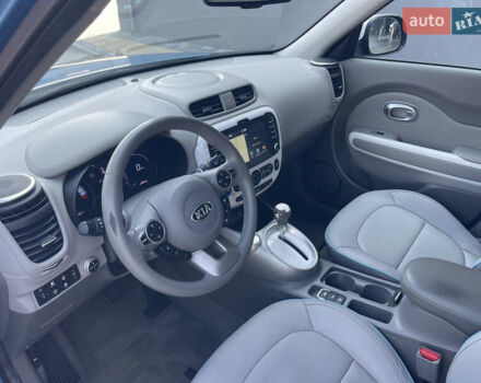 Киа Soul EV 2015 в Луцке на Automoto.ua Синий Киа Soul EV, объемом двигателя 0 л и пробегом 112 тыс. км за 11700 $, фото 13 на Automoto.ua