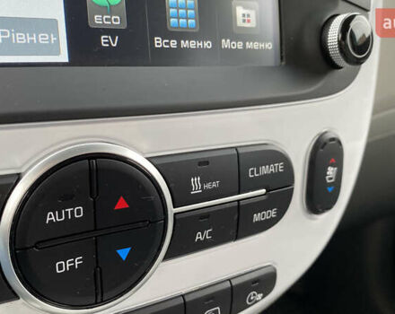 Синий Киа Soul EV, объемом двигателя 0 л и пробегом 88 тыс. км за 10700 $, фото 75 на Automoto.ua