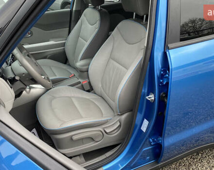 Синий Киа Soul EV, объемом двигателя 0 л и пробегом 88 тыс. км за 10700 $, фото 60 на Automoto.ua