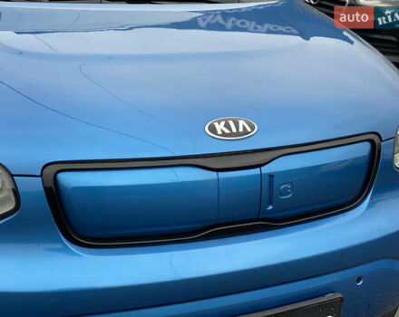Синий Киа Soul EV, объемом двигателя 0 л и пробегом 88 тыс. км за 10700 $, фото 6 на Automoto.ua