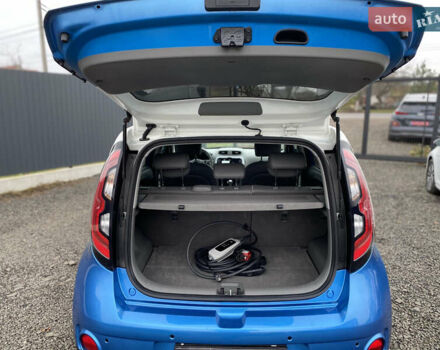 Синий Киа Soul EV, объемом двигателя 0 л и пробегом 88 тыс. км за 10700 $, фото 31 на Automoto.ua