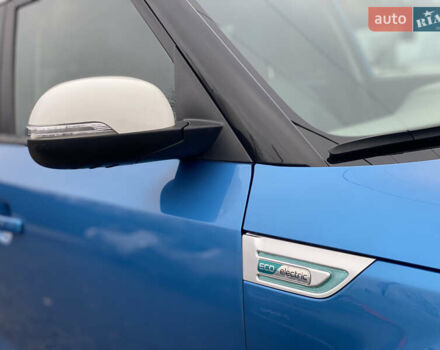 Синий Киа Soul EV, объемом двигателя 0 л и пробегом 88 тыс. км за 10700 $, фото 13 на Automoto.ua