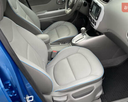 Синий Киа Soul EV, объемом двигателя 0 л и пробегом 88 тыс. км за 10700 $, фото 69 на Automoto.ua