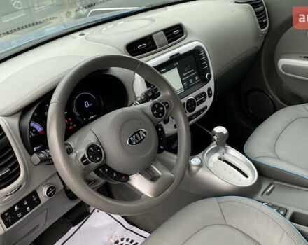 Синий Киа Soul EV, объемом двигателя 0 л и пробегом 88 тыс. км за 10700 $, фото 44 на Automoto.ua