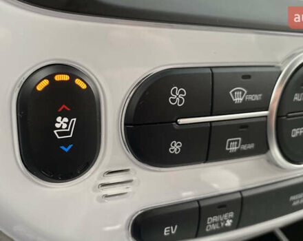 Синий Киа Soul EV, объемом двигателя 0 л и пробегом 88 тыс. км за 10700 $, фото 74 на Automoto.ua