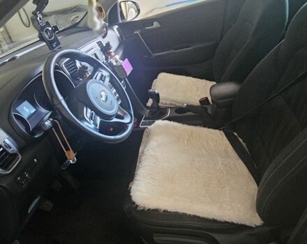 Белый Киа Sportage, объемом двигателя 1.7 л и пробегом 165 тыс. км за 14500 $, фото 3 на Automoto.ua