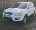 Белый Киа Sportage, объемом двигателя 2 л и пробегом 200 тыс. км за 8400 $, фото 2 на Automoto.ua