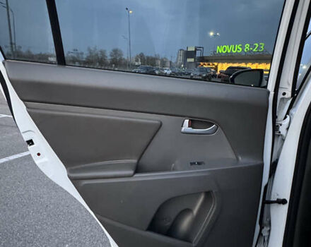 Білий Кіа Sportage, об'ємом двигуна 2.4 л та пробігом 265 тис. км за 10599 $, фото 12 на Automoto.ua