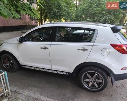 Білий Кіа Sportage, об'ємом двигуна 2 л та пробігом 125 тис. км за 14800 $, фото 2 на Automoto.ua