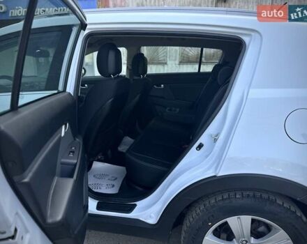 Кіа Sportage 2011 у Сумах на Automoto.ua Білий Кіа Sportage, об'ємом двигуна 1.7 л та пробігом 228 тис. км за 13700 $, фото 75 на Automoto.ua