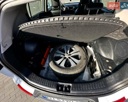 Білий Кіа Sportage, об'ємом двигуна 2 л та пробігом 258 тис. км за 13500 $, фото 7 на Automoto.ua