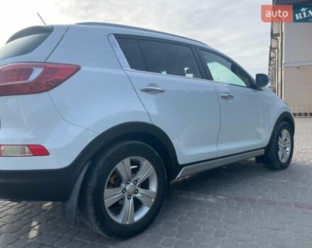 Білий Кіа Sportage, об'ємом двигуна 2 л та пробігом 215 тис. км за 13800 $, фото 4 на Automoto.ua