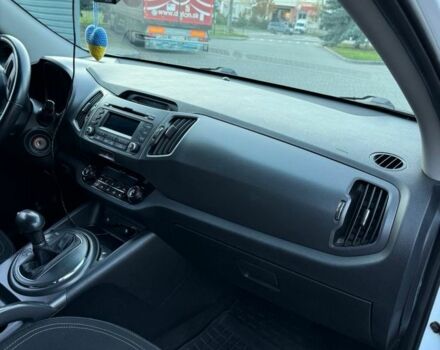 Белый Киа Sportage, объемом двигателя 2 л и пробегом 199 тыс. км за 11000 $, фото 8 на Automoto.ua