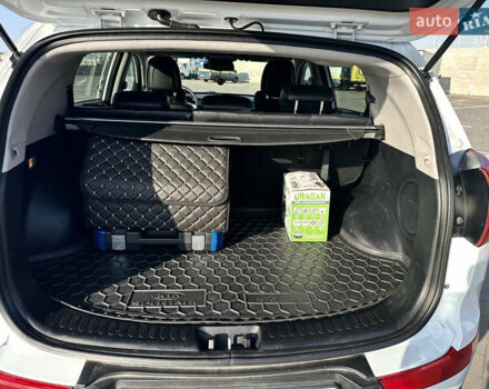 Білий Кіа Sportage, об'ємом двигуна 2 л та пробігом 258 тис. км за 13500 $, фото 6 на Automoto.ua