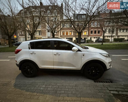 Білий Кіа Sportage, об'ємом двигуна 1.99 л та пробігом 165 тис. км за 14039 $, фото 5 на Automoto.ua