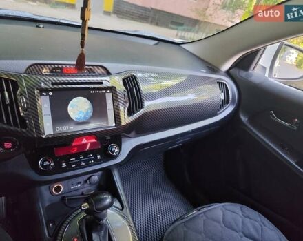 Білий Кіа Sportage, об'ємом двигуна 2 л та пробігом 125 тис. км за 14800 $, фото 11 на Automoto.ua