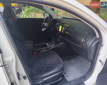 Білий Кіа Sportage, об'ємом двигуна 2 л та пробігом 125 тис. км за 14800 $, фото 6 на Automoto.ua