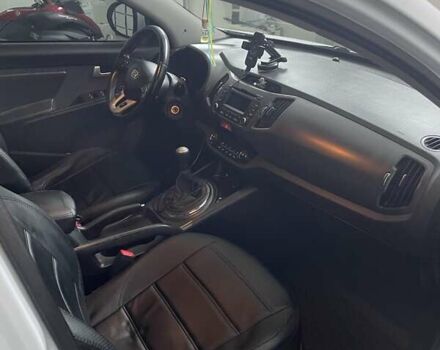 Білий Кіа Sportage, об'ємом двигуна 2 л та пробігом 195 тис. км за 12500 $, фото 9 на Automoto.ua