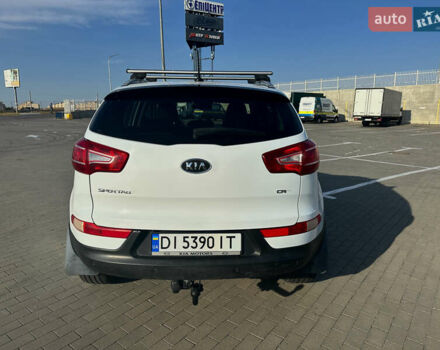 Білий Кіа Sportage, об'ємом двигуна 2 л та пробігом 258 тис. км за 13500 $, фото 4 на Automoto.ua