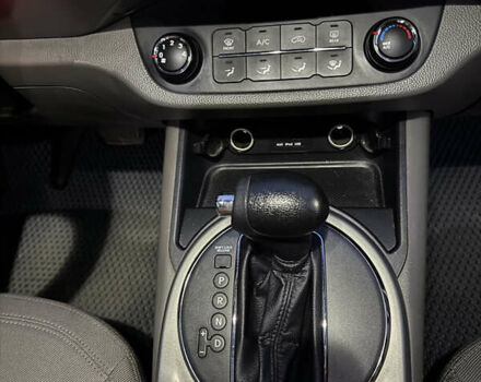 Білий Кіа Sportage, об'ємом двигуна 2.4 л та пробігом 265 тис. км за 10599 $, фото 23 на Automoto.ua