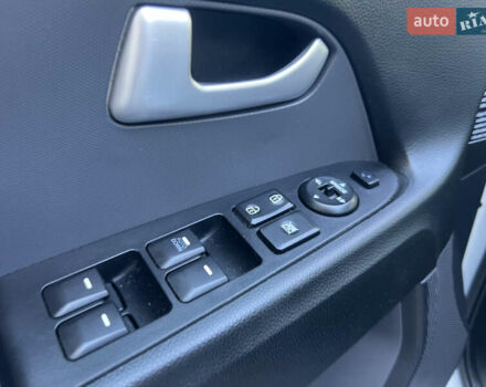 Белый Киа Sportage, объемом двигателя 2 л и пробегом 290 тыс. км за 12999 $, фото 30 на Automoto.ua