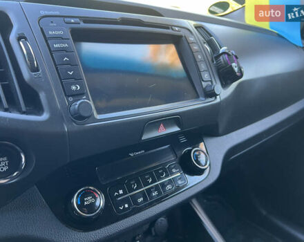 Белый Киа Sportage, объемом двигателя 2 л и пробегом 280 тыс. км за 13450 $, фото 28 на Automoto.ua