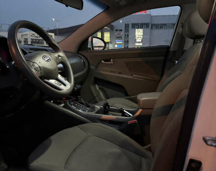 Білий Кіа Sportage, об'ємом двигуна 2.4 л та пробігом 265 тис. км за 10599 $, фото 15 на Automoto.ua