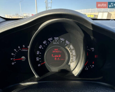 Білий Кіа Sportage, об'ємом двигуна 2 л та пробігом 258 тис. км за 13500 $, фото 9 на Automoto.ua
