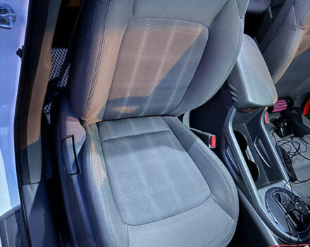 Білий Кіа Sportage, об'ємом двигуна 2.4 л та пробігом 265 тис. км за 10599 $, фото 18 на Automoto.ua