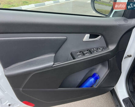 Белый Киа Sportage, объемом двигателя 2 л и пробегом 135 тыс. км за 12999 $, фото 12 на Automoto.ua