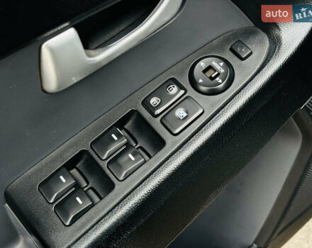 Белый Киа Sportage, объемом двигателя 2 л и пробегом 225 тыс. км за 12400 $, фото 26 на Automoto.ua