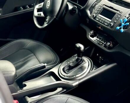 Білий Кіа Sportage, об'ємом двигуна 2 л та пробігом 183 тис. км за 12900 $, фото 16 на Automoto.ua