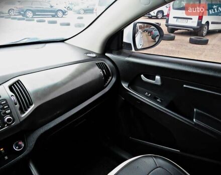 Белый Киа Sportage, объемом двигателя 1.7 л и пробегом 173 тыс. км за 11700 $, фото 9 на Automoto.ua