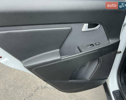 Белый Киа Sportage, объемом двигателя 2 л и пробегом 135 тыс. км за 12999 $, фото 11 на Automoto.ua