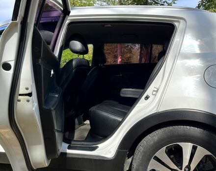 Білий Кіа Sportage, об'ємом двигуна 2 л та пробігом 183 тис. км за 12400 $, фото 3 на Automoto.ua