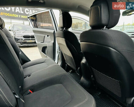Белый Киа Sportage, объемом двигателя 2 л и пробегом 225 тыс. км за 12400 $, фото 18 на Automoto.ua