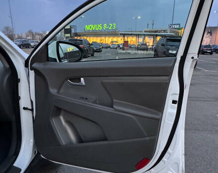 Білий Кіа Sportage, об'ємом двигуна 2.4 л та пробігом 265 тис. км за 10599 $, фото 14 на Automoto.ua