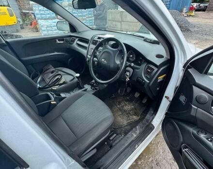Білий Кіа Sportage, об'ємом двигуна 0 л та пробігом 150 тис. км за 4500 $, фото 1 на Automoto.ua