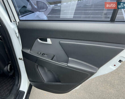 Белый Киа Sportage, объемом двигателя 2 л и пробегом 135 тыс. км за 12999 $, фото 20 на Automoto.ua