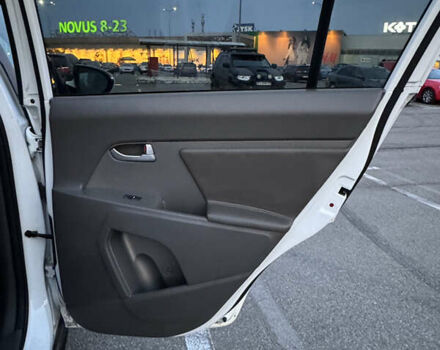 Білий Кіа Sportage, об'ємом двигуна 2.4 л та пробігом 265 тис. км за 10599 $, фото 11 на Automoto.ua