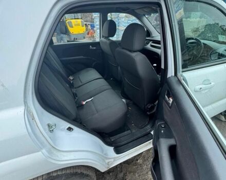 Білий Кіа Sportage, об'ємом двигуна 0 л та пробігом 150 тис. км за 4500 $, фото 2 на Automoto.ua