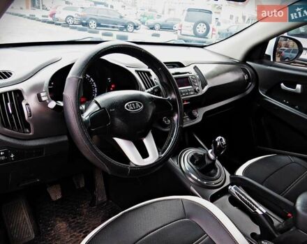 Белый Киа Sportage, объемом двигателя 1.7 л и пробегом 173 тыс. км за 11700 $, фото 5 на Automoto.ua