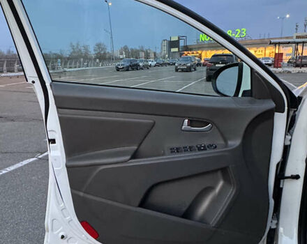 Білий Кіа Sportage, об'ємом двигуна 2.4 л та пробігом 265 тис. км за 10599 $, фото 13 на Automoto.ua